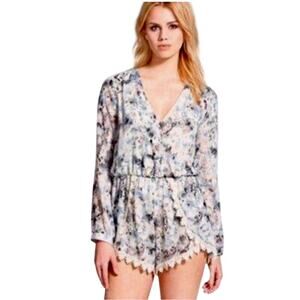 ASTR Faux Wrap Romper Women's Medium Blue Abstract Watercolor Lace Trim Playsuit